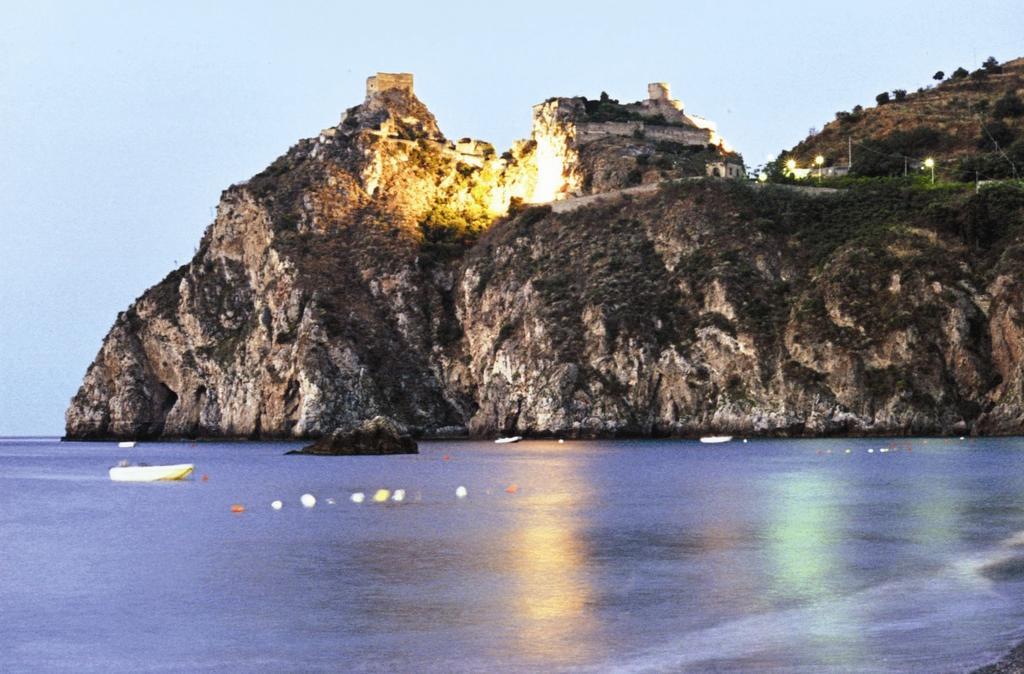 Hotel Marabel SantʼAlessio Siculo Екстериор снимка